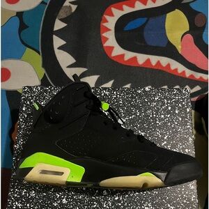 Jordan 6 
Green and black 
Size 10